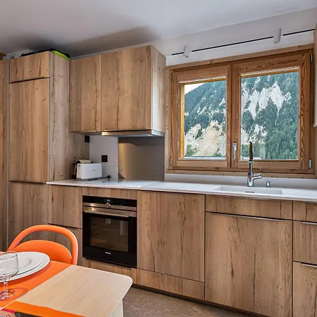 4* Avec Balcon, Parking, Et Casier A - 1650 - Fr-1-563-15 *